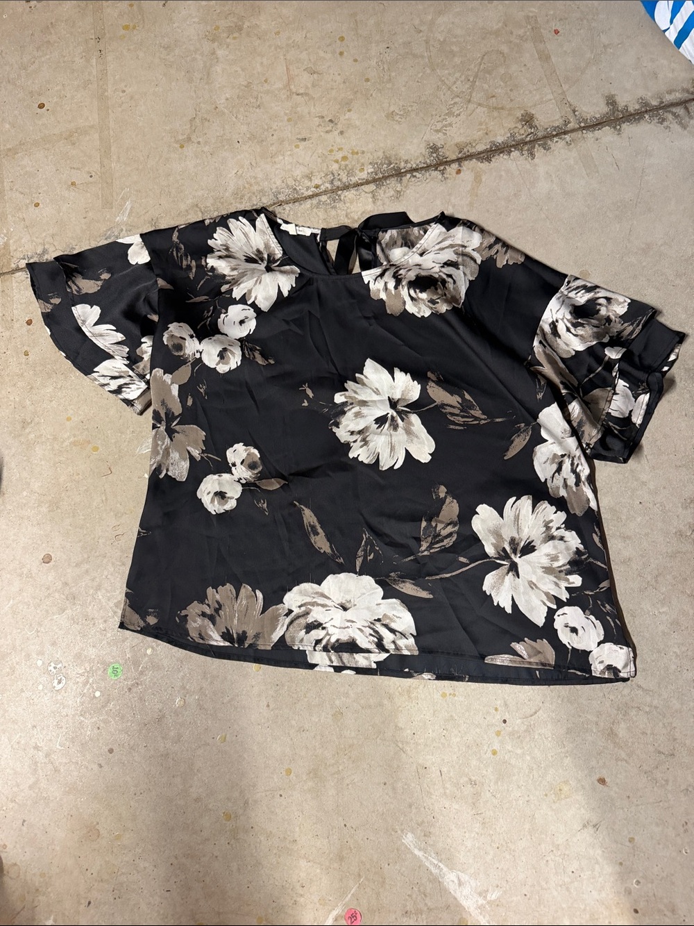 Maurices Black Floral Short Flutter Sleeve Blouse